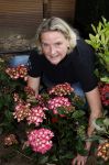 Noordwijk 24 mei 2024
Erica Meiland en Martien Meiland planten bijzondere hortensiaâ€™s in de tuin van hun Boutique Pension Code RosÃ©.