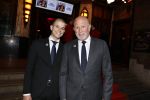 Amsterdam 13 mei 2024
Premiere Crazy House in Tuschinski. De cast met oa Alicia Silverstone Gaite Jansen Matti Stooker Chris Peters Victoria Koblenko Maarten Swart en Steffen Haars . Greg Shapiro presenteert de avond. Frank Schmitt met zoon
