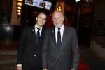 Amsterdam 13 mei 2024
Premiere Crazy House in Tuschinski. De cast met oa Alicia Silverstone Gaite Jansen Matti Stooker Chris Peters Victoria Koblenko Maarten Swart en Steffen Haars . Greg Shapiro presenteert de avond. Frank Schmitt met zoon
