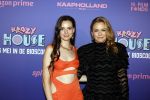 Amsterdam 13 mei 2024
Premiere Crazy House in Tuschinski. De cast met oa Alicia Silverstone Gaite Jansen Matti Stooker Chris Peters Victoria Koblenko Maarten Swart en Steffen Haars . Greg Shapiro presenteert de avond.