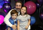Amsterdam 11 mei 2024
Premiere Fantasievriendjes in Pathe Arena . Horace Cohen met zijn kinderen