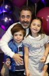 Amsterdam 11 mei 2024
Premiere Fantasievriendjes in Pathe Arena . Horace Cohen met zijn kinderen