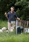 Blaricum 25 mei 2024
Linda de Mol en haar vriend Jeroen Rietbergen gaan met hun twee labradors wandelen op de hei bij Blaricum .