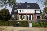 Amstelveen 10 mei 2024
Nieuwe huis Johnny heitinga aan de Amstel Humberto Tan is zijn buurman