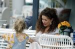 Amsterdam 15 mei 2024
Katja Schuurman met haar dochtertje Coco op terras bij het Gelderlandplein.