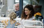 Amsterdam 15 mei 2024
Katja Schuurman met haar dochtertje Coco op terras bij het Gelderlandplein.