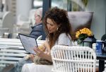 Amsterdam 15 mei 2024
Katja Schuurman met haar dochtertje Coco op terras bij het Gelderlandplein.