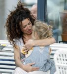 Amsterdam 15 mei 2024
Katja Schuurman met haar dochtertje Coco op terras bij het Gelderlandplein.