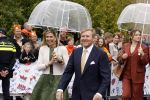 Emmen 27 april 2024
Koningsdag in Emmen met de koninklijke familie . Aanwezig bKoning Willem Alexander Koningin Maxima Prinses Amalia Prinses Alexia Prinses Ariane Prins Constantijn Prinses laurentien Prins Bernhard Prinses Annette Prins Maurits Prinses Marilene Prins Pieter Christiaan Prinses Anita Prins Floris en Prinses Aimee.