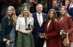 Emmen 27 april 2024
Koningsdag in Emmen met de koninklijke familie . Aanwezig bKoning Willem Alexander Koningin Maxima Prinses Amalia Prinses Alexia Prinses Ariane Prins Constantijn Prinses laurentien Prins Bernhard Prinses Annette Prins Maurits Prinses Marilene Prins Pieter Christiaan Prinses Anita Prins Floris en Prinses Aimee.