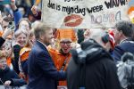 Emmen 27 april 2024
Koningsdag in Emmen met de koninklijke familie . Aanwezig bKoning Willem Alexander Koningin Maxima Prinses Amalia Prinses Alexia Prinses Ariane Prins Constantijn Prinses laurentien Prins Bernhard Prinses Annette Prins Maurits Prinses Marilene Prins Pieter Christiaan Prinses Anita Prins Floris en Prinses Aimee. Laura is jarig en wil kusje van Koning Willem Alexander