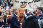 Emmen 27 april 2024
Koningsdag in Emmen met de koninklijke familie . Aanwezig bKoning Willem Alexander Koningin Maxima Prinses Amalia Prinses Alexia Prinses Ariane Prins Constantijn Prinses laurentien Prins Bernhard Prinses Annette Prins Maurits Prinses Marilene Prins Pieter Christiaan Prinses Anita Prins Floris en Prinses Aimee. Laura is jarig en wil kusje van Koning Willem Alexander