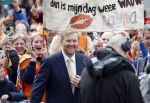Emmen 27 april 2024
Koningsdag in Emmen met de koninklijke familie . Aanwezig bKoning Willem Alexander Koningin Maxima Prinses Amalia Prinses Alexia Prinses Ariane Prins Constantijn Prinses laurentien Prins Bernhard Prinses Annette Prins Maurits Prinses Marilene Prins Pieter Christiaan Prinses Anita Prins Floris en Prinses Aimee. Laura is jarig en wil kusje van Koning Willem Alexander
