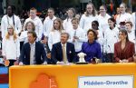 Emmen 27 april 2024
Koningsdag in Emmen met de koninklijke familie . Aanwezig bKoning Willem Alexander Koningin Maxima Prinses Amalia Prinses Alexia Prinses Ariane Prins Constantijn Prinses laurentien Prins Bernhard Prinses Annette Prins Maurits Prinses Marilene Prins Pieter Christiaan Prinses Anita Prins Floris en Prinses Aimee.