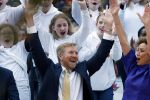 Emmen 27 april 2024
Koningsdag in Emmen met de koninklijke familie . Aanwezig bKoning Willem Alexander Koningin Maxima Prinses Amalia Prinses Alexia Prinses Ariane Prins Constantijn Prinses laurentien Prins Bernhard Prinses Annette Prins Maurits Prinses Marilene Prins Pieter Christiaan Prinses Anita Prins Floris en Prinses Aimee.