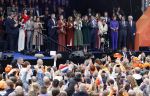 Emmen 27 april 2024
Koningsdag in Emmen met de koninklijke familie . Aanwezig bKoning Willem Alexander Koningin Maxima Prinses Amalia Prinses Alexia Prinses Ariane Prins Constantijn Prinses laurentien Prins Bernhard Prinses Annette Prins Maurits Prinses Marilene Prins Pieter Christiaan Prinses Anita Prins Floris en Prinses Aimee.