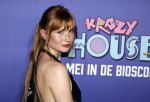 Amsterdam 13 mei 2024
Premiere Crazy House in Tuschinski. De cast met oa Alicia Silverstone Gaite Jansen Matti Stooker Chris Peters Victoria Koblenko Maarten Swart en Steffen Haars . Greg Shapiro presenteert de avond.