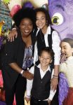 Amsterdam 11 mei 2024
Premiere Fantasievriendjes in Pathe Arena . Leona Philippo met kinderen