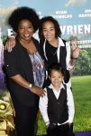 Amsterdam 11 mei 2024
Premiere Fantasievriendjes in Pathe Arena . Leona Philippo met kinderen