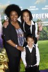 Amsterdam 11 mei 2024
Premiere Fantasievriendjes in Pathe Arena . Leona Philippo met kinderen