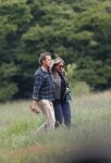 Blaricum 25 mei 2024
Linda de Mol en haar vriend Jeroen Rietbergen gaan met hun twee labradors wandelen op de hei bij Blaricum .