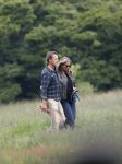 Blaricum 25 mei 2024
Linda de Mol en haar vriend Jeroen Rietbergen gaan met hun twee labradors wandelen op de hei bij Blaricum .