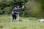 Blaricum 25 mei 2024
Linda de Mol en haar vriend Jeroen Rietbergen gaan met hun twee labradors wandelen op de hei bij Blaricum .