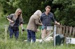 Blaricum 25 mei 2024
Linda de Mol en haar vriend Jeroen Rietbergen gaan met hun twee labradors wandelen op de hei bij Blaricum .