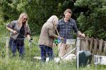 Blaricum 25 mei 2024
Linda de Mol en haar vriend Jeroen Rietbergen gaan met hun twee labradors wandelen op de hei bij Blaricum .