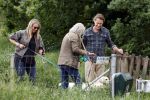 Blaricum 25 mei 2024
Linda de Mol en haar vriend Jeroen Rietbergen gaan met hun twee labradors wandelen op de hei bij Blaricum .