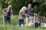 Blaricum 25 mei 2024
Linda de Mol en haar vriend Jeroen Rietbergen gaan met hun twee labradors wandelen op de hei bij Blaricum .