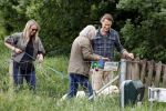 Blaricum 25 mei 2024
Linda de Mol en haar vriend Jeroen Rietbergen gaan met hun twee labradors wandelen op de hei bij Blaricum .