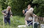 Blaricum 25 mei 2024
Linda de Mol en haar vriend Jeroen Rietbergen gaan met hun twee labradors wandelen op de hei bij Blaricum .