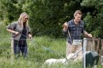 Blaricum 25 mei 2024
Linda de Mol en haar vriend Jeroen Rietbergen gaan met hun twee labradors wandelen op de hei bij Blaricum .