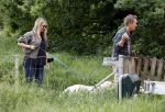 Blaricum 25 mei 2024
Linda de Mol en haar vriend Jeroen Rietbergen gaan met hun twee labradors wandelen op de hei bij Blaricum .