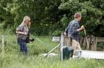 Blaricum 25 mei 2024
Linda de Mol en haar vriend Jeroen Rietbergen gaan met hun twee labradors wandelen op de hei bij Blaricum .
