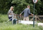 Blaricum 25 mei 2024
Linda de Mol en haar vriend Jeroen Rietbergen gaan met hun twee labradors wandelen op de hei bij Blaricum .