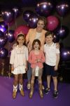 Amsterdam 11 mei 2024
Premiere Fantasievriendjes in Pathe Arena . Liza Sips met kinderen en een vriendin