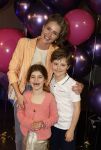 Amsterdam 11 mei 2024
Premiere Fantasievriendjes in Pathe Arena . Liza Sips met kinderen en een vriendin
