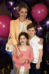 Amsterdam 11 mei 2024
Premiere Fantasievriendjes in Pathe Arena . Liza Sips met kinderen en een vriendin