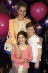 Amsterdam 11 mei 2024
Premiere Fantasievriendjes in Pathe Arena . Liza Sips met kinderen en een vriendin