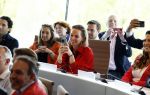Ede, 26 April 2024
Koninklijke onderscheidingen voor
Marcel Boekhoorn en Rebecca Cabau v Kasbergen
Burgemeester Rene Verhulst
