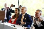 Ede, 26 April 2024
Koninklijke onderscheidingen voor
Marcel Boekhoorn en Rebecca Cabau v Kasbergen
Burgemeester Rene Verhulst