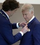Ede, 26 April 2024
Koninklijke onderscheidingen voor
Marcel Boekhoorn enMarlies Boekhoorn
Burgemeester Rene Verhulst