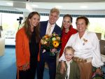 Ede, 26 April 2024
Koninklijke onderscheidingen voor
Marcel Boekhoorn enMarlies Boekhoorn
Burgemeester Rene Verhulst
Marcel Boekhoorn en Marlies Boekhoorn met dochters