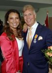 Ede, 26 April 2024
Koninklijke onderscheidingen voor
Marcel Boekhoorn en Rebecca Cabau v Kasbergen
Burgemeester Rene Verhulst