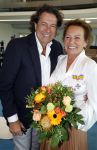 Ede, 26 April 2024
Koninklijke onderscheidingen voor
Marcel Boekhoorn enMarlies Boekhoorn
Burgemeester Rene Verhulst
Marlies Boekhoorn met haar partner Eric v Heeswijk