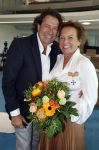 Ede, 26 April 2024
Koninklijke onderscheidingen voor
Marcel Boekhoorn enMarlies Boekhoorn
Burgemeester Rene Verhulst
Marlies Boekhoorn met haar partner Eric v Heeswijk