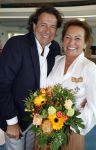 Ede, 26 April 2024
Koninklijke onderscheidingen voor
Marcel Boekhoorn enMarlies Boekhoorn
Burgemeester Rene Verhulst
Marlies Boekhoorn met haar partner Eric v Heeswijk