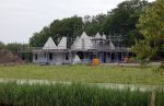 Noordwijkerhout 16 mei 2024
Martien Meiland en Erica Meiland laten een nieuwe villa bouwen op een landgoed in Noordwijkerhout.